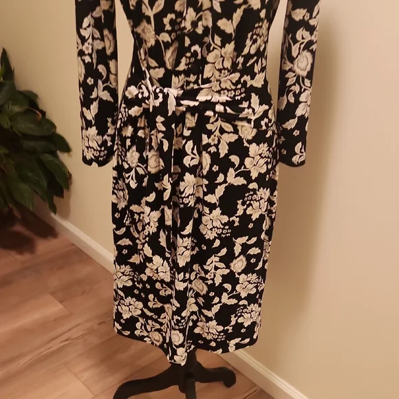 White House Black Market Black and White Long Sleeve Sheath Dress - Picture 6 of 9